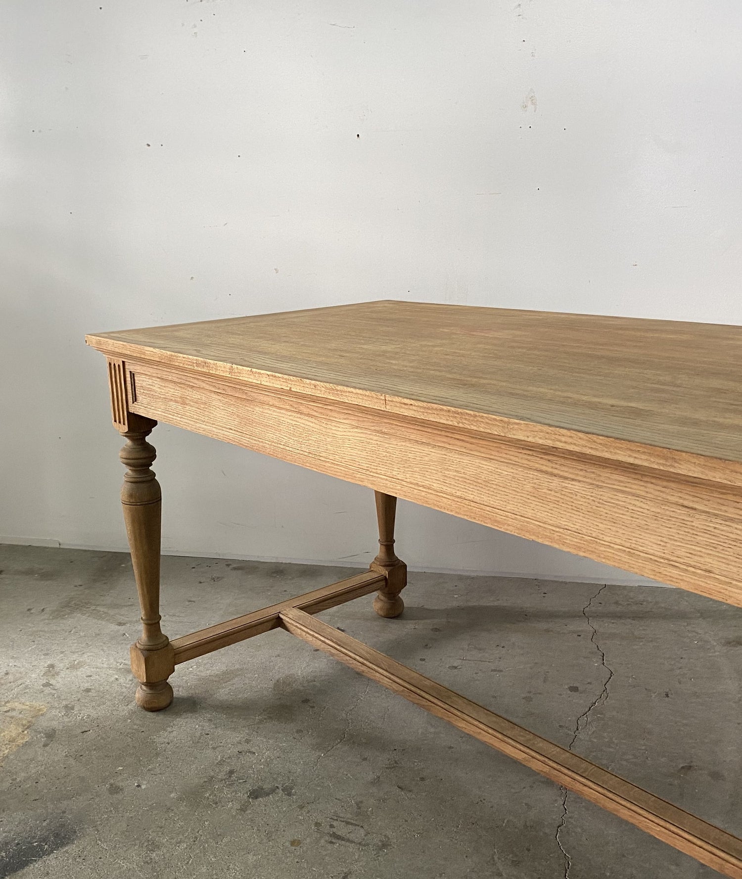 French oak Table – Round trip Antiques