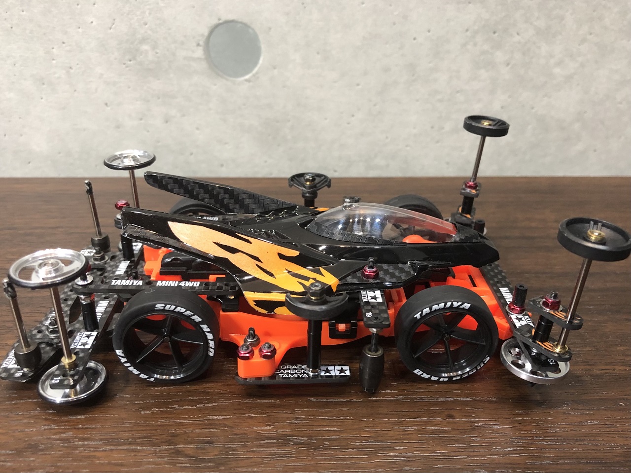 ミニ四駆】カーボン仕様の贅沢な1台を制作してみた【レビュー】 | QUAD