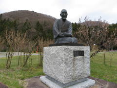 良寛像（良寬さん）健康の森公園｜国上5866-1道の駅「国上」｜良寛さま