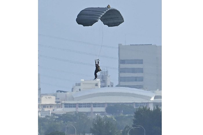 なし崩し的な運用、許されず」 嘉手納パラシュート訓練で三連協 沖縄