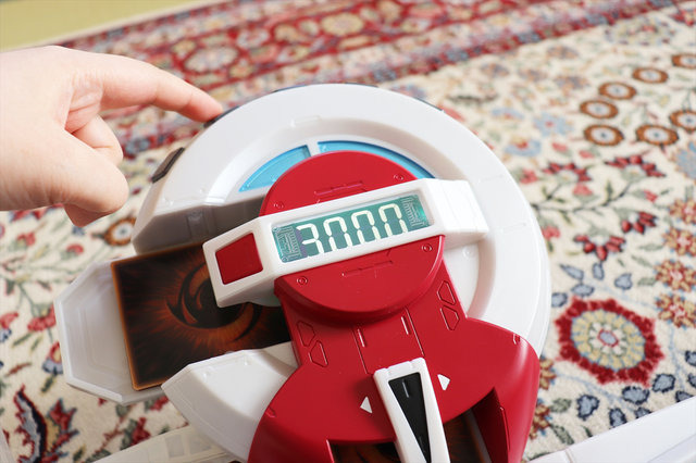 遊戯王」昂ぶる、昂ぶるぞ!! “デュエルディスク＆デッキケース付き