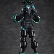 映画「ヒロアカ」新コスチューム“ステルススーツ”姿の緑谷出久、爆豪