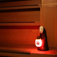 スタジオジブリ「千と千尋の神隠し」カオナシのあやしく灯るセンサー