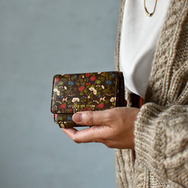 進撃の巨人」エレン、リヴァイたちのモチーフを散りばめた、ボタニカル