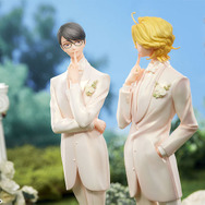 中村明日美子「同級生」草壁光＆佐条利人が白いタキシード姿で見つめ