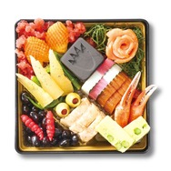 ゴジラおせち2026」登場！ ゴジラの足跡ドーン！モスラも舞う!? DX版に