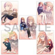 五等分の花嫁」二乃、三玖、四葉たちと暖炉のそばでリラックス