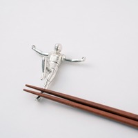 ゴジラ」が福島の郷土玩具・赤べこカラーに！“ヘドラコレクター”怒髪天