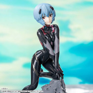 アスカのパイロットスーツに輝きが増す…！「エヴァ」メタリック塗装で