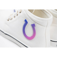 ウマ娘』たちが履いているスニーカーをイメージ！光沢感のある蹄鉄