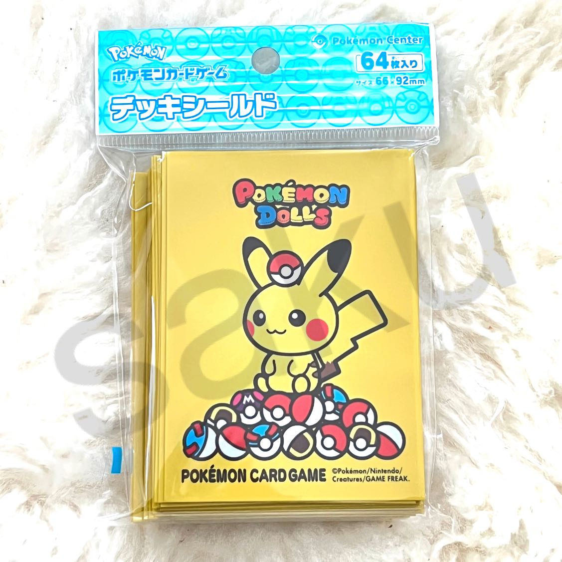ポケモンカード デッキシールド ピカチュウ ボールの通販 さ(購入の際