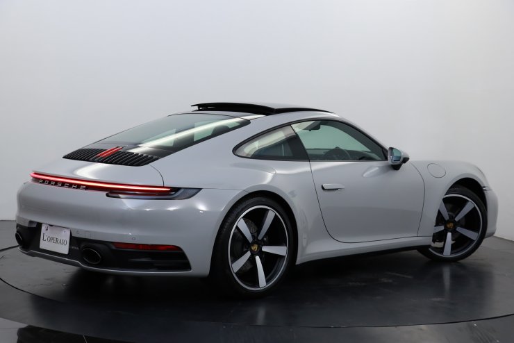 ポルシェ 911(Type992) カレラ PDK オプション総額約257万円 クレヨン