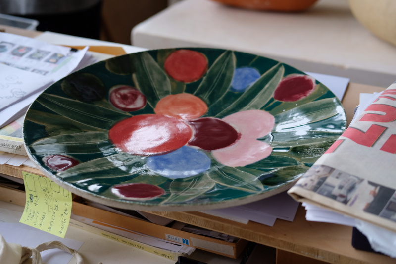 北欧と日本、布と陶——。 フィンランドが誇るデザイナー、石本藤雄さん