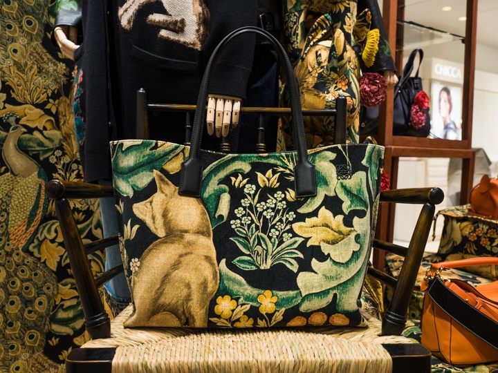 ウィリアム・モリス好き必見のコラボ！「ロエベ」の特別なコレクション