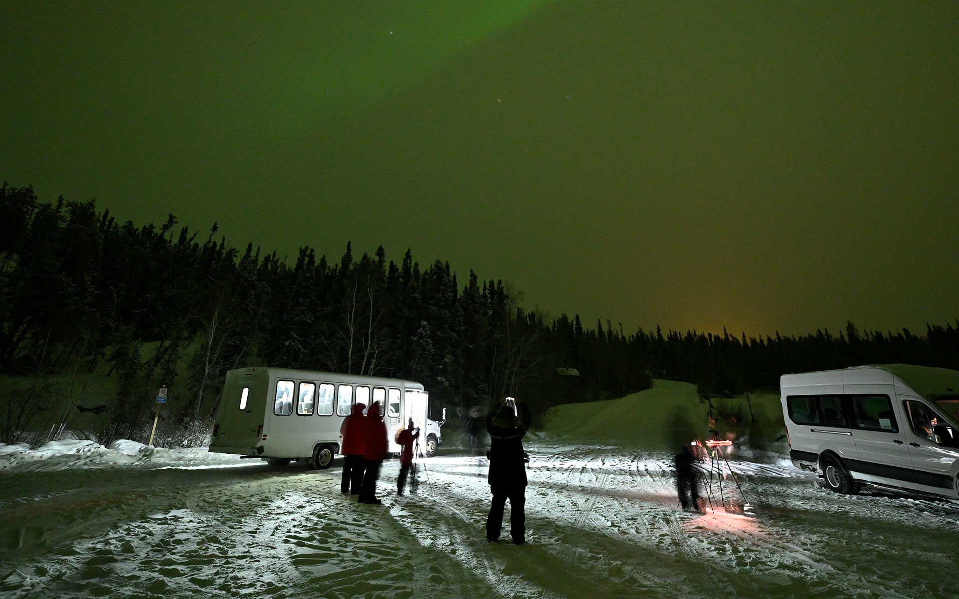 カナダ・オーロラツアー体験記 “Go East!” アプリと勘で追う北極圏の