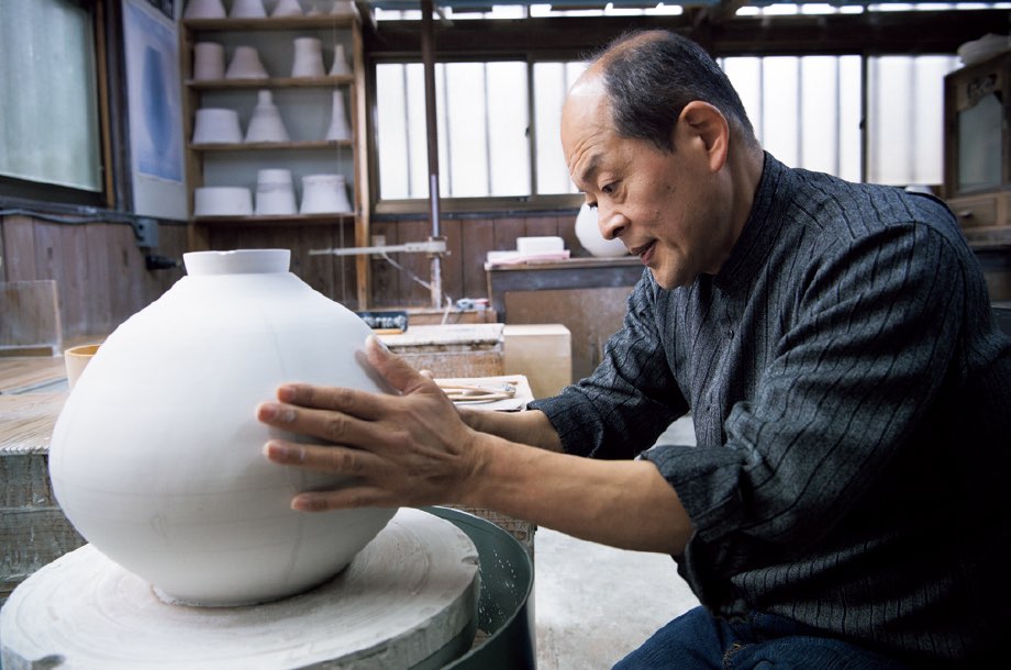 人間国宝を訪ねて⑱ 前田 昭博 陶芸/白磁 | 三越伊勢丹オンライン