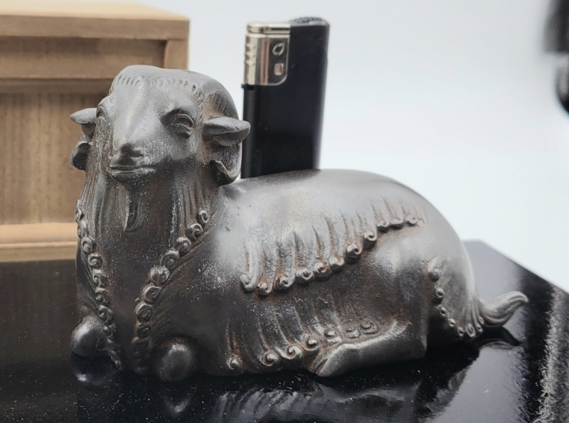 人間国宝 香取正彦 羊 共箱、敷板、略歴付 銅製|サムライオークション