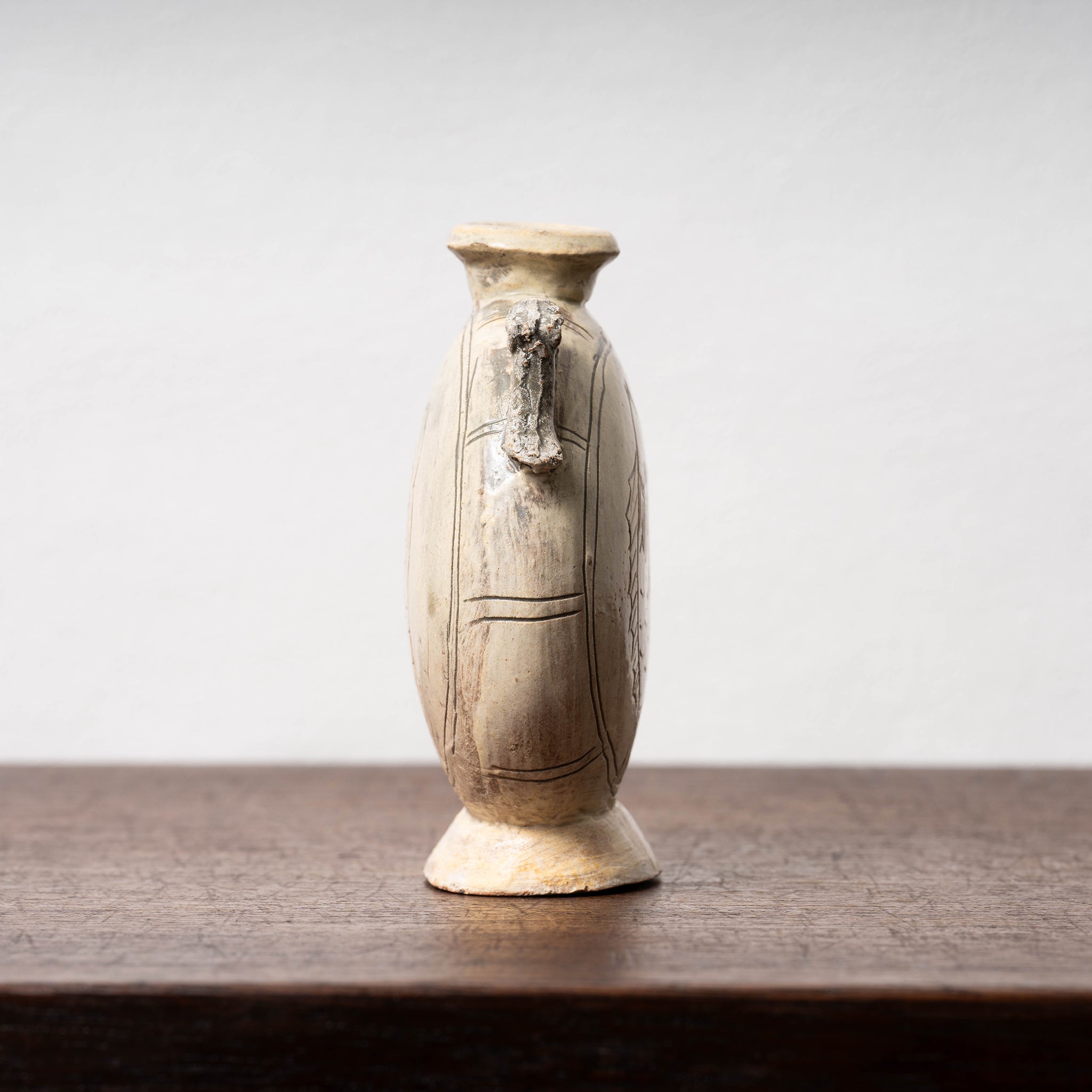 李朝 粉青沙器剥地魚文扁壺 – 燦禾 SANKA