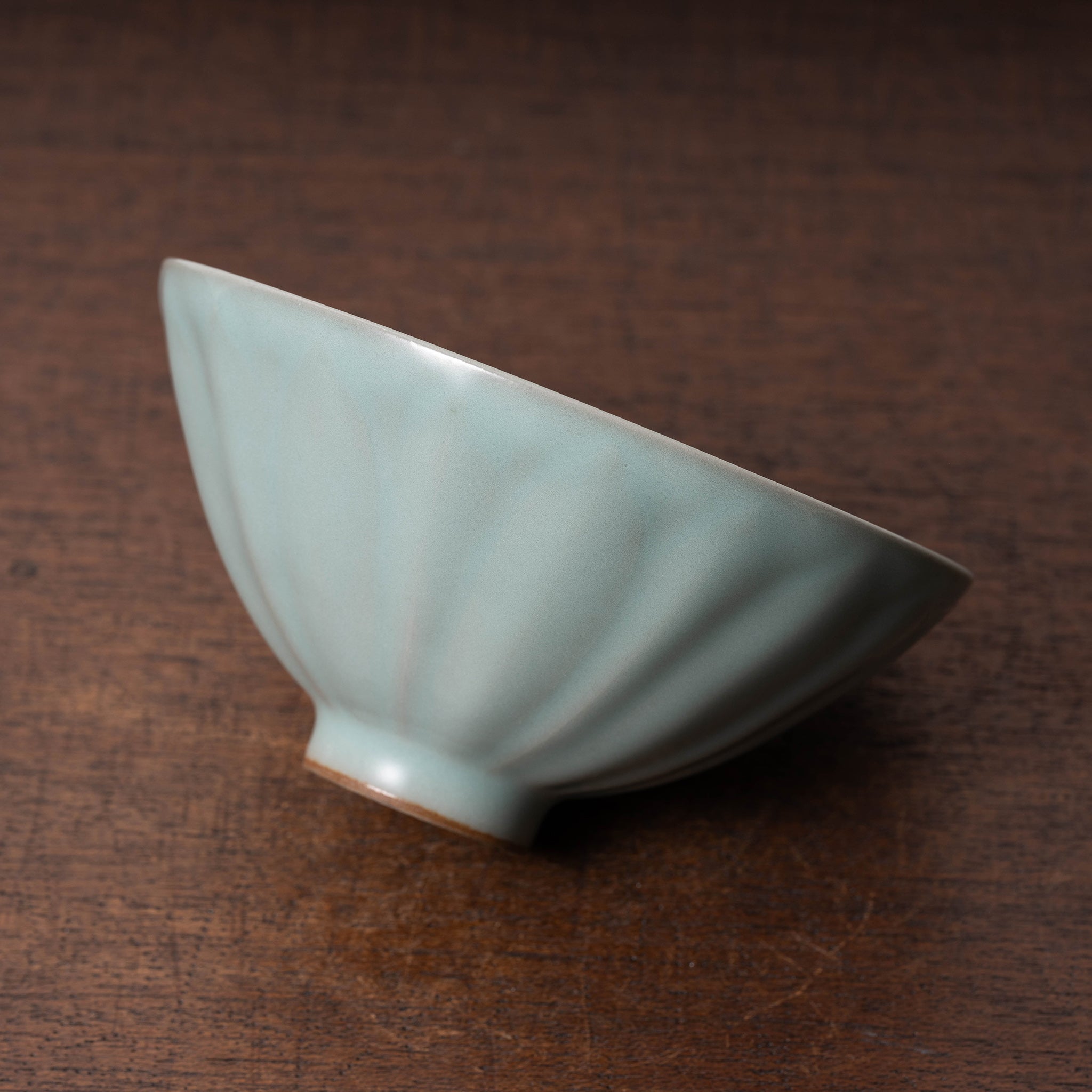 明代 龍泉窯 青磁鎬蓮弁文碗 – 燦禾 SANKA