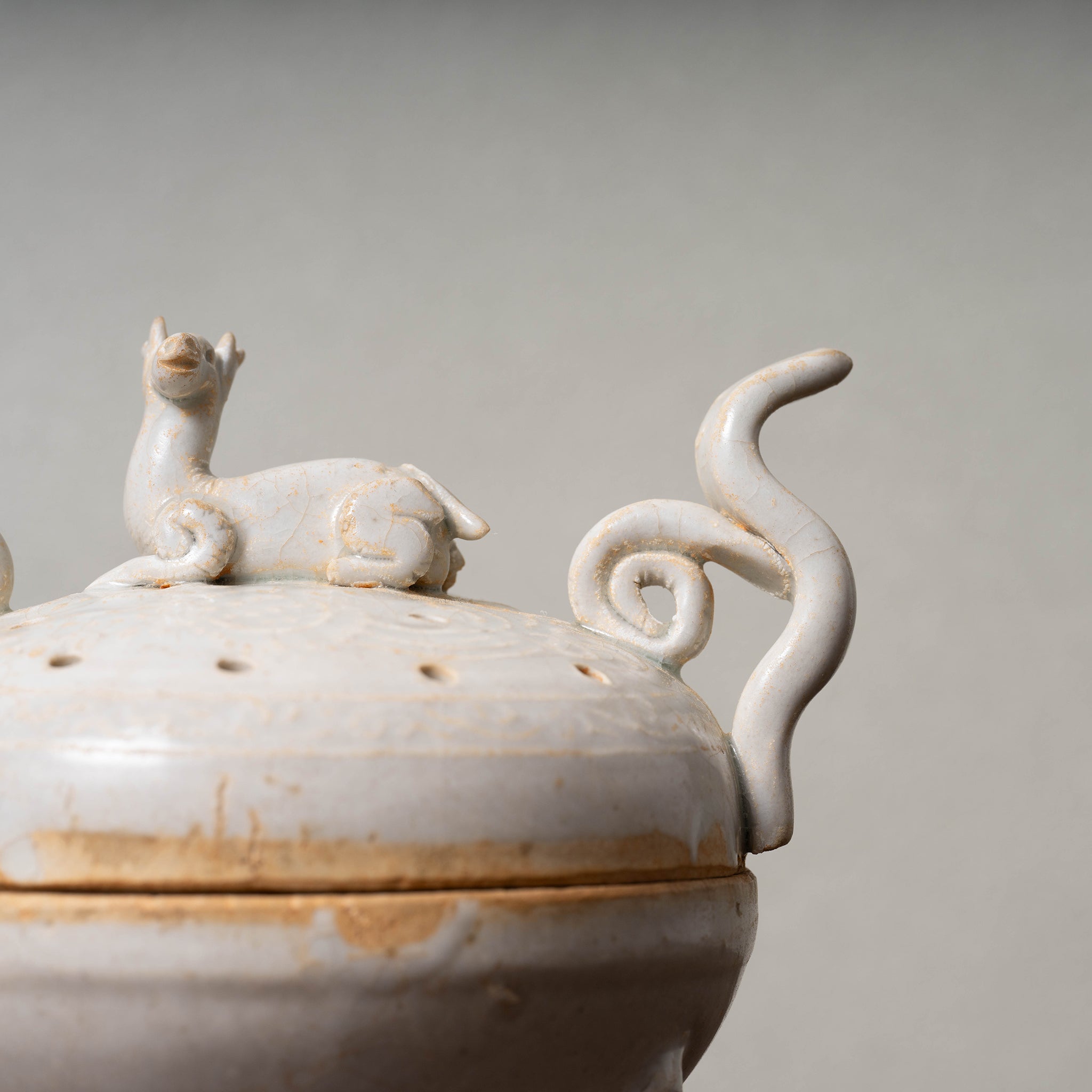 唐代 景徳鎮 白磁馬蓋付三足香炉 – 燦禾 SANKA