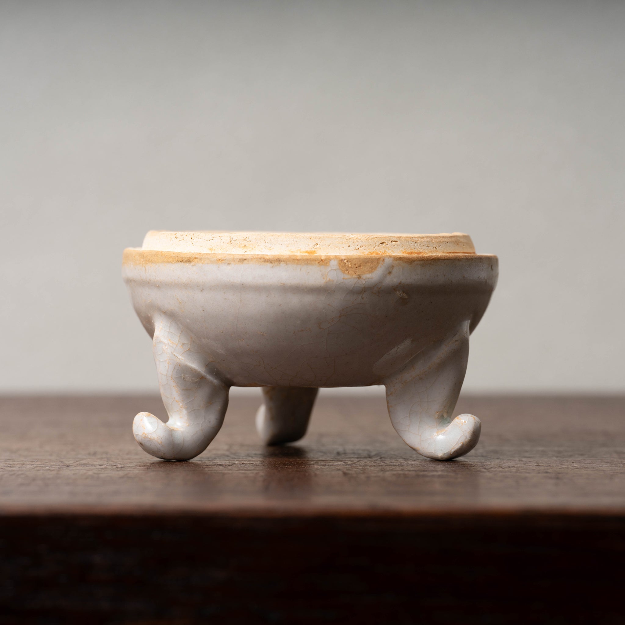 唐代 景徳鎮 白磁馬蓋付三足香炉 – 燦禾 SANKA