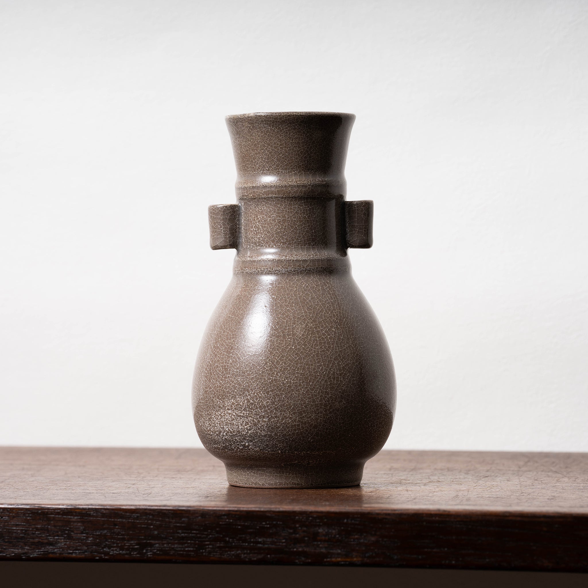 中国古美術 旧蔵 宋時代南宋哥窯貫耳瓶 米黄釉 金口装飾 古陶磁器 置物