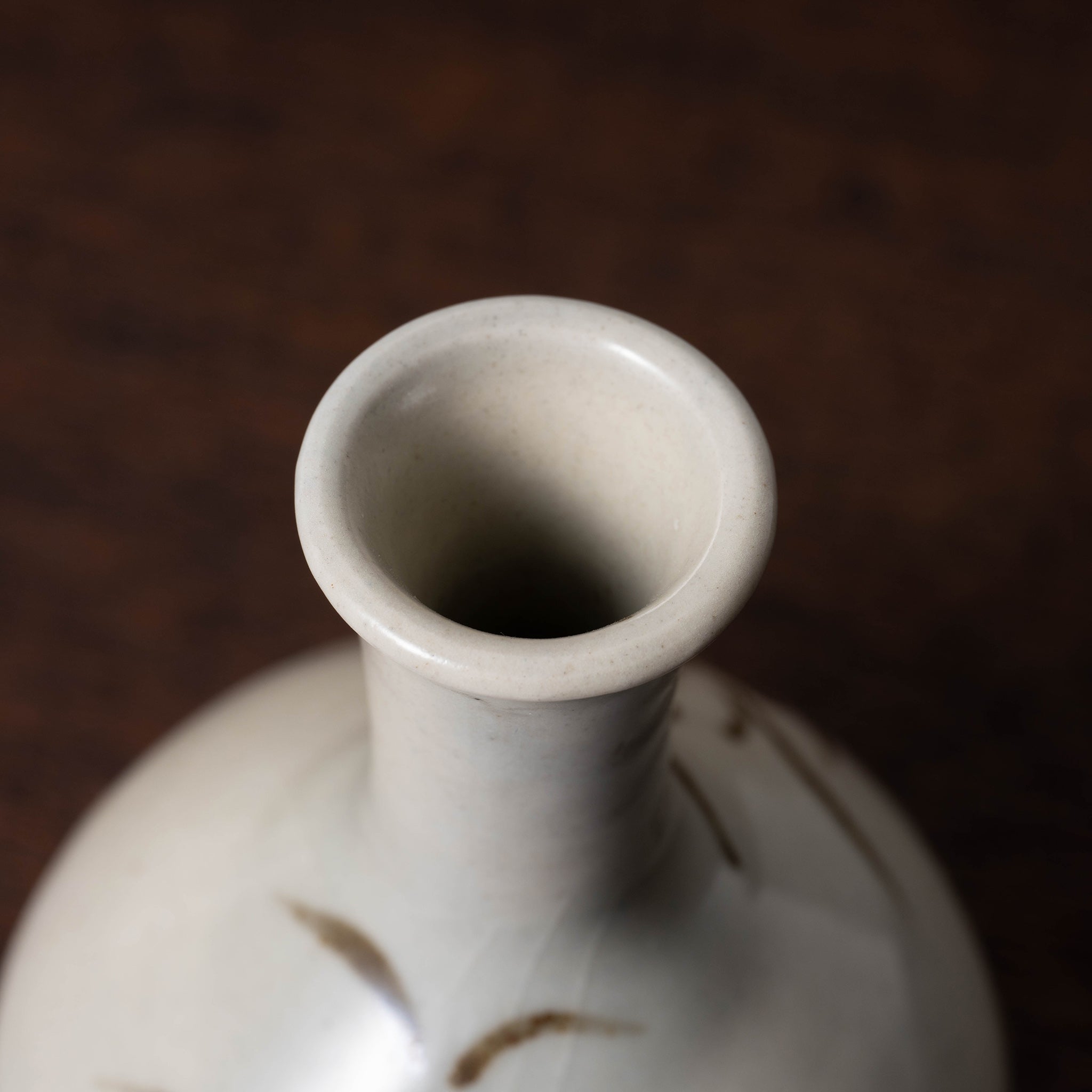 李朝 分院手白磁鉄絵草花文瓶 – 燦禾 SANKA