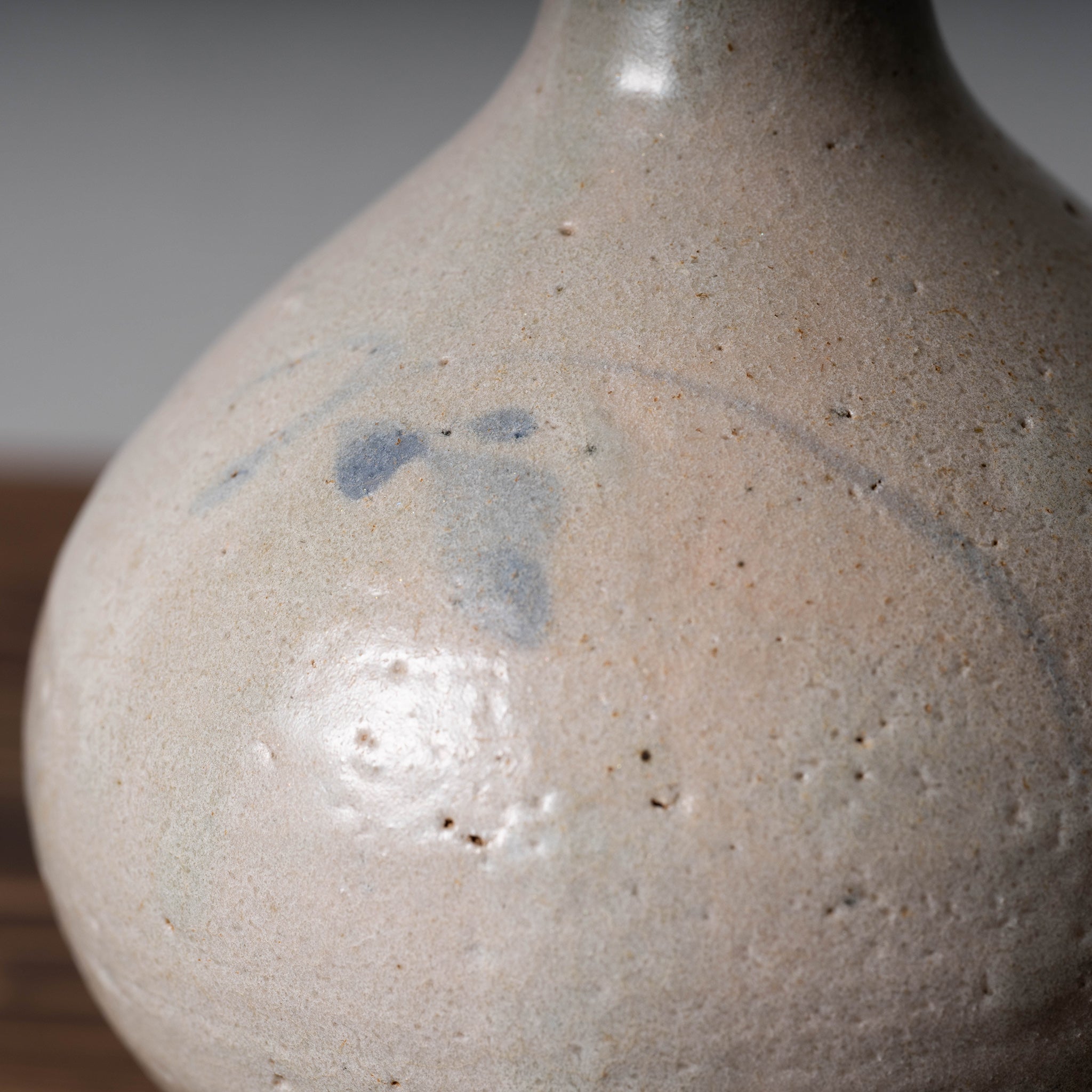 李朝 白磁草花文長頸瓶 – 燦禾 SANKA