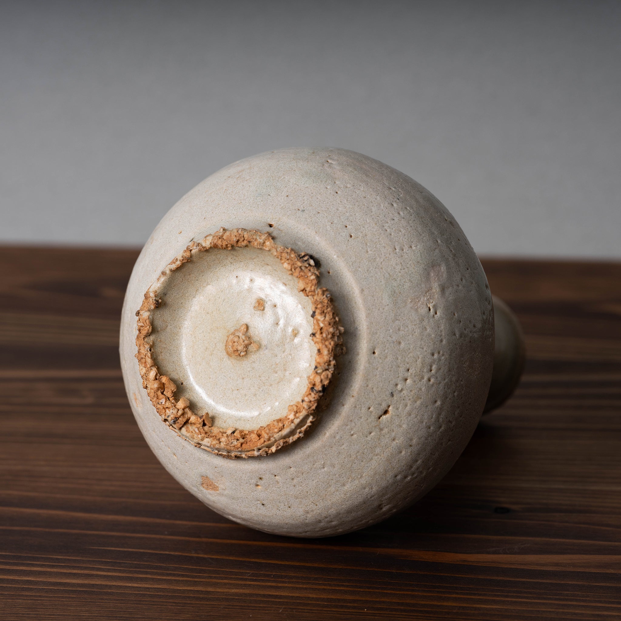 李朝 白磁草花文長頸瓶 – 燦禾 SANKA