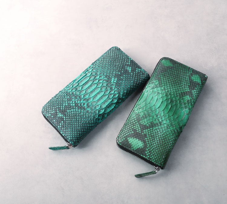 内側にもパイソンを使用した、一枚革ダイヤモンド パイソン ラウンド