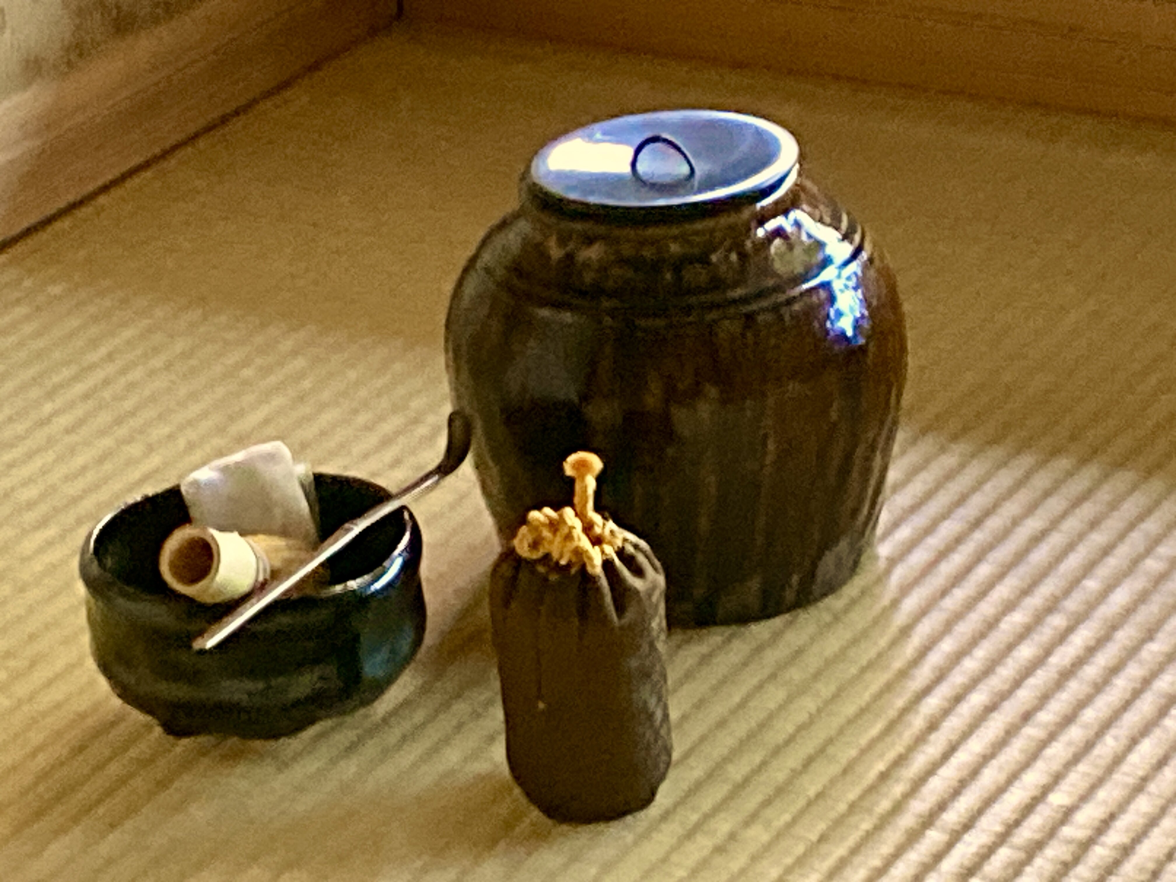 一器・一花・一菓 〜古唐津の種壺 雑器の美〜 千変万化の飴釉水指 滋味