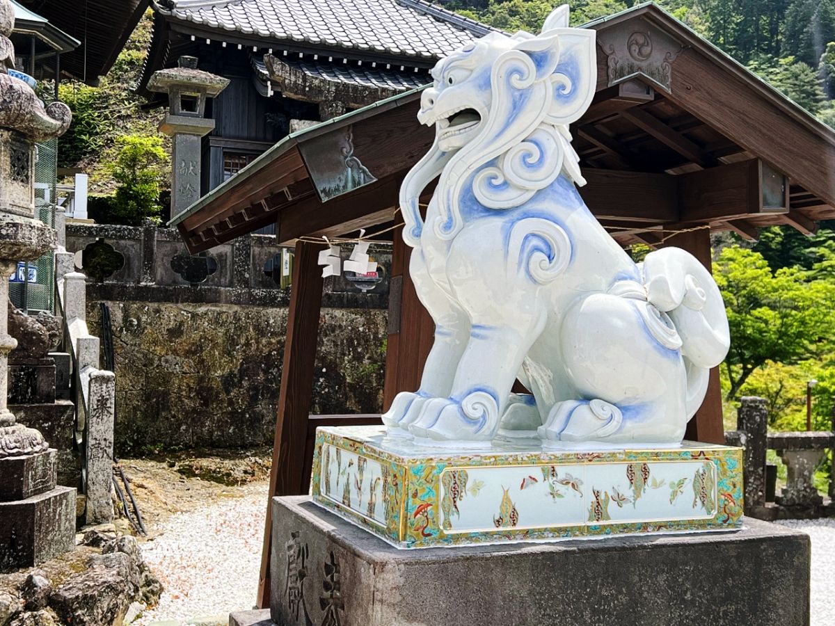 有田陶片物語＞陶山神社の磁器製狛犬 修復終え1年ぶりに里帰り | まち