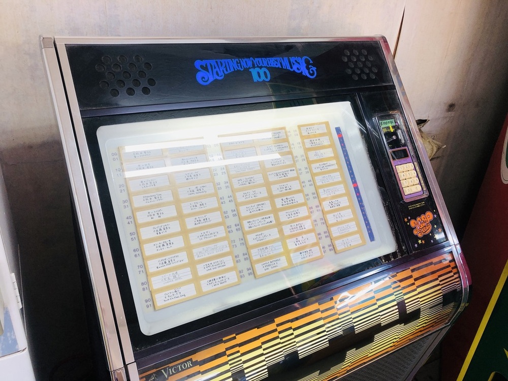 自販機だけじゃなくレトロゲームも楽しめる！下溝「中古タイヤ市場