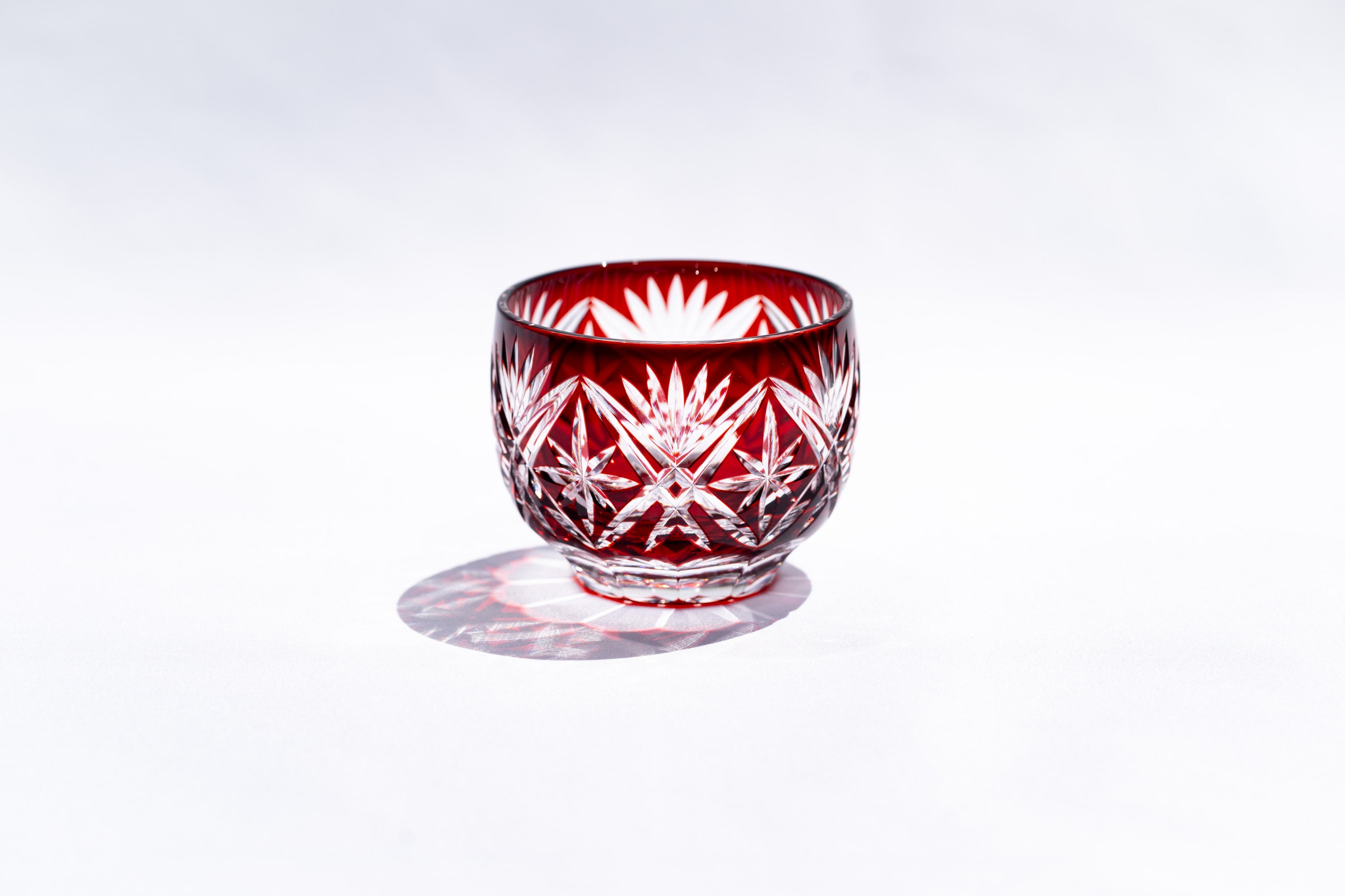 M-086-R 剣菱星文様 ぐい呑 アカ – 硝子工房 彩鳳