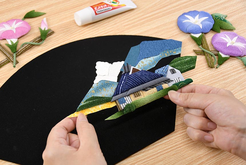 押絵飾り・扇歳時記（懐かしの夏里）｜株式会社さくらほりきり