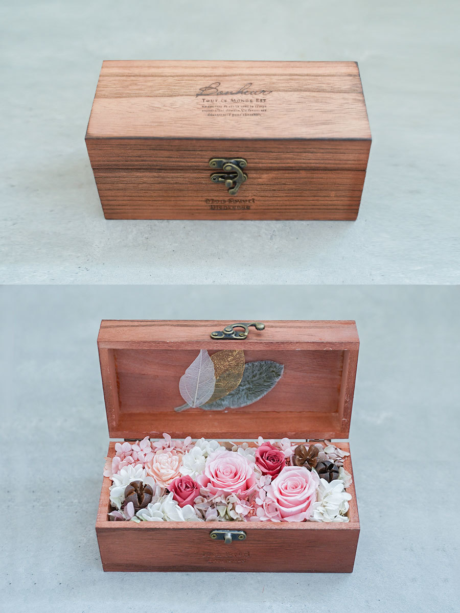 木箱に詰め込んだプリザーブドフラワー ピンク｜フラスタ・楽屋花の