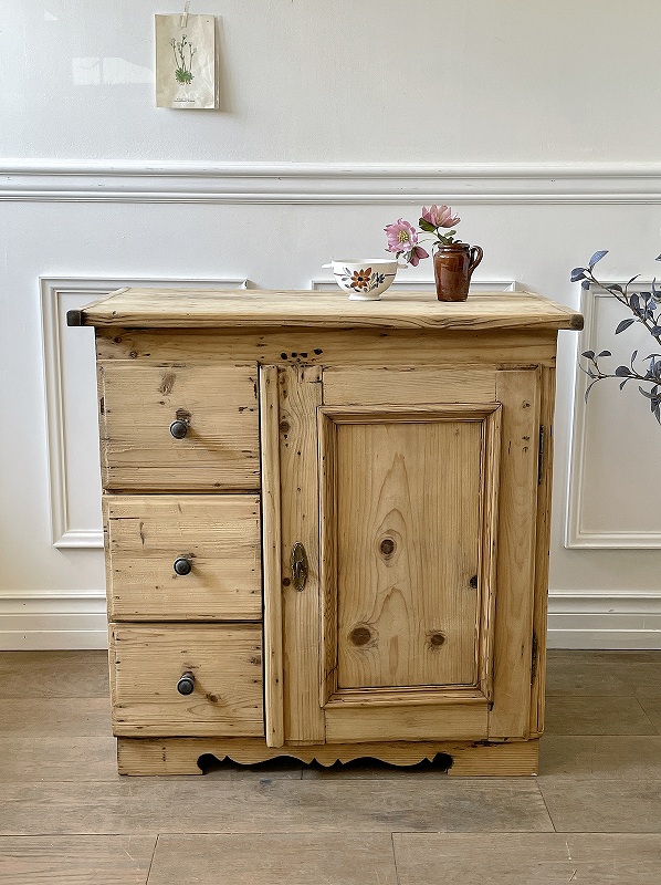 オールドパインキャビネットはかわいいアンティークネットショップ