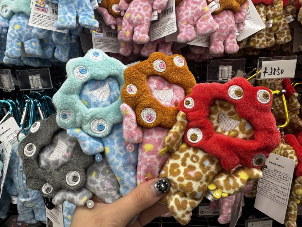 大阪・関西万博】大阪っぽいヒョウ柄ミャクミャクがMARUZEN JUNKUDO 新