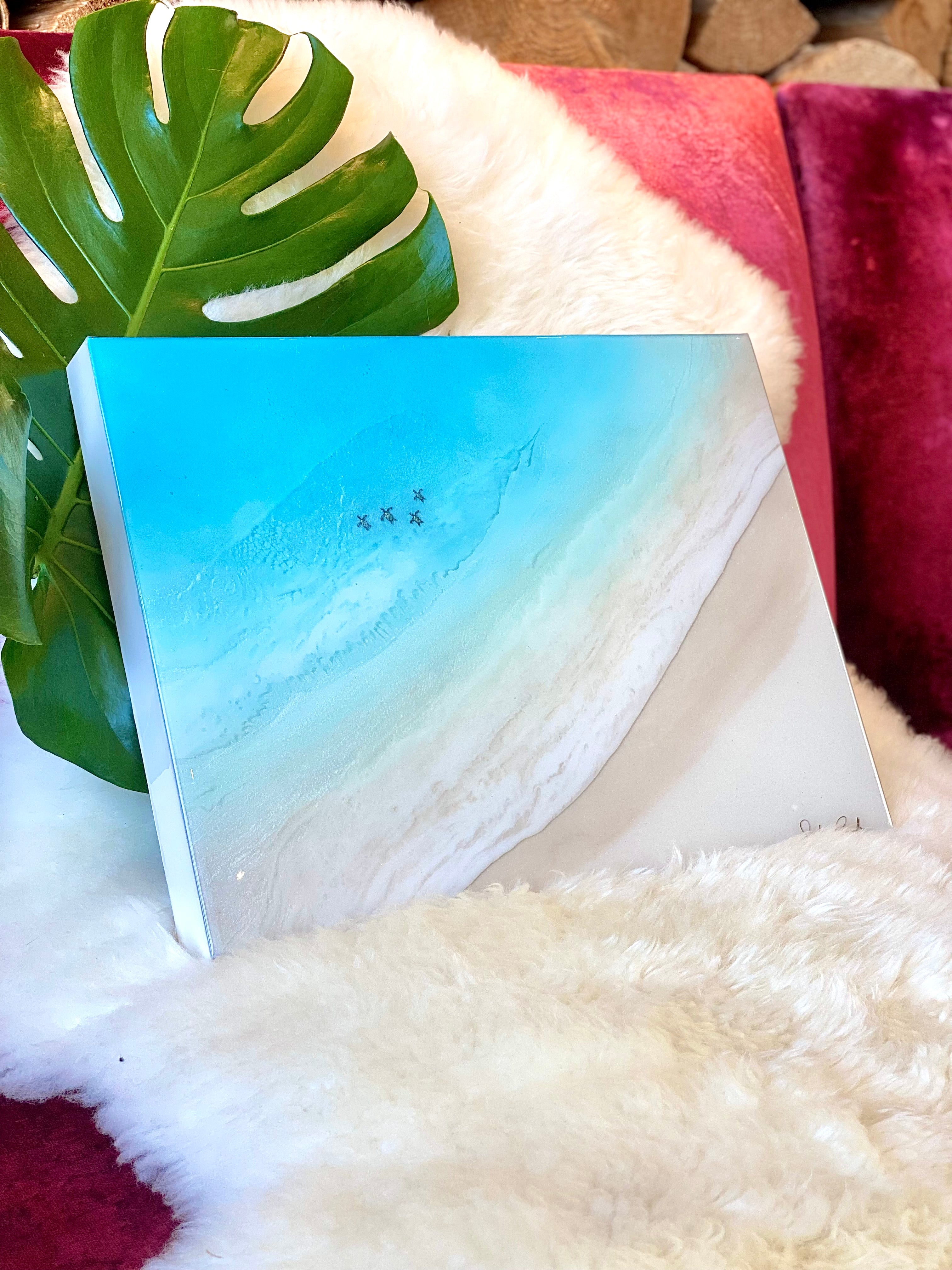 Sarah Caudle / サラカードル】”Happy Honu