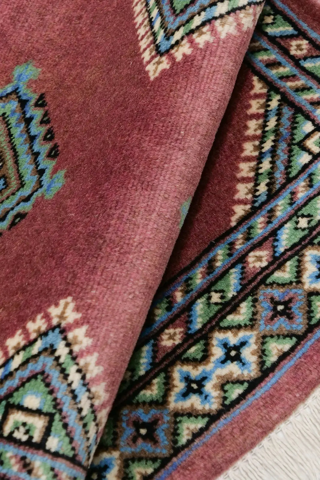 パキスタン絨毯 シルクタッチ 約47cm x 75cm｜SATHI RUGS