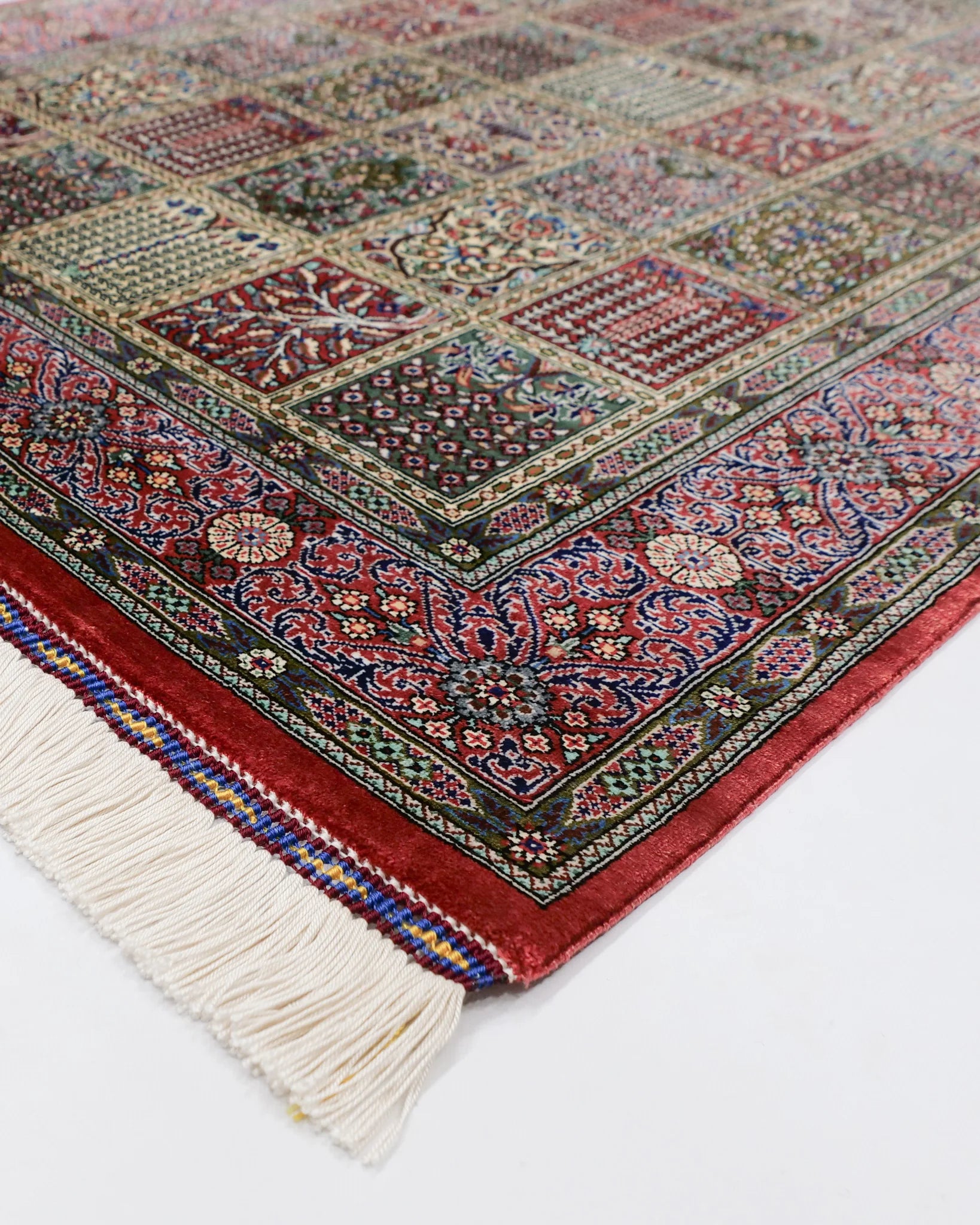 ペルシャ絨毯 クム産 ラジェバード工房 シルク 約80cm x 120cm｜SATHI RUGS