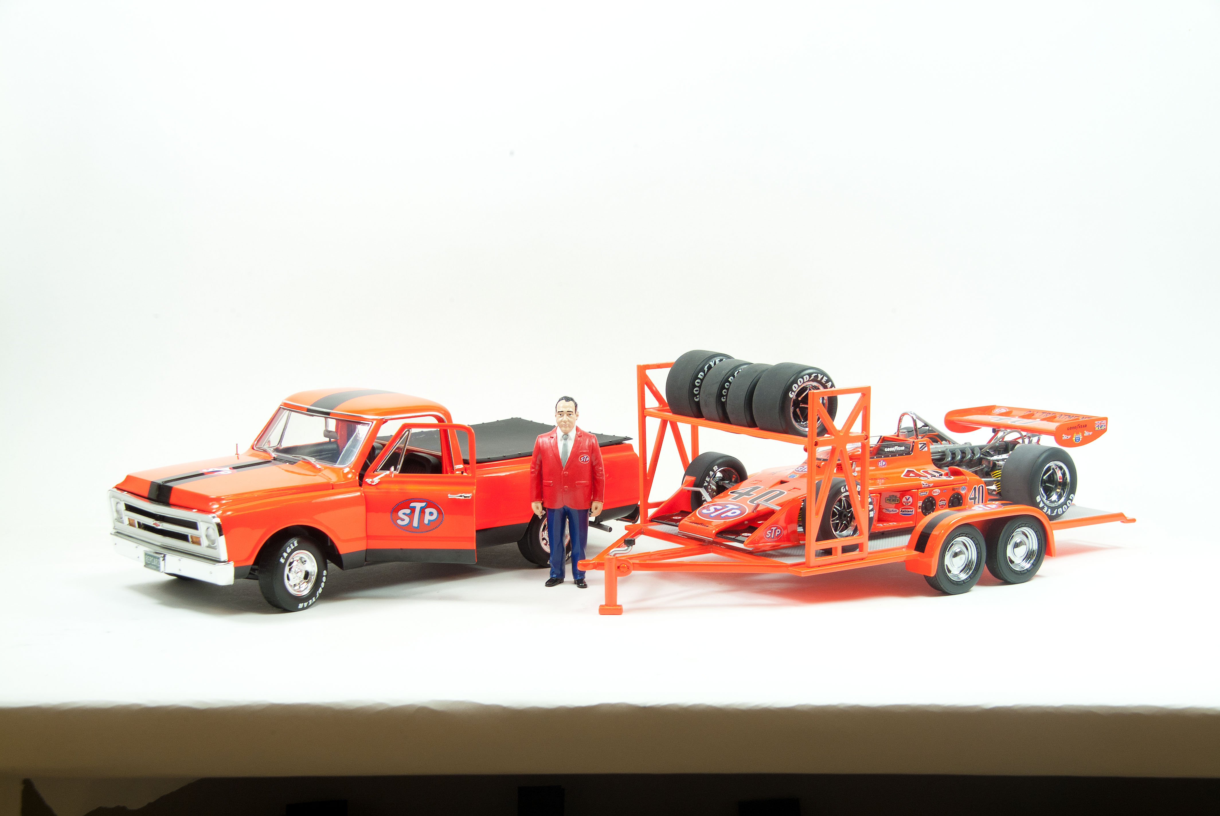 Die-cast: Replicarz's 1968 STP Chevy C10 & tandem race trailer