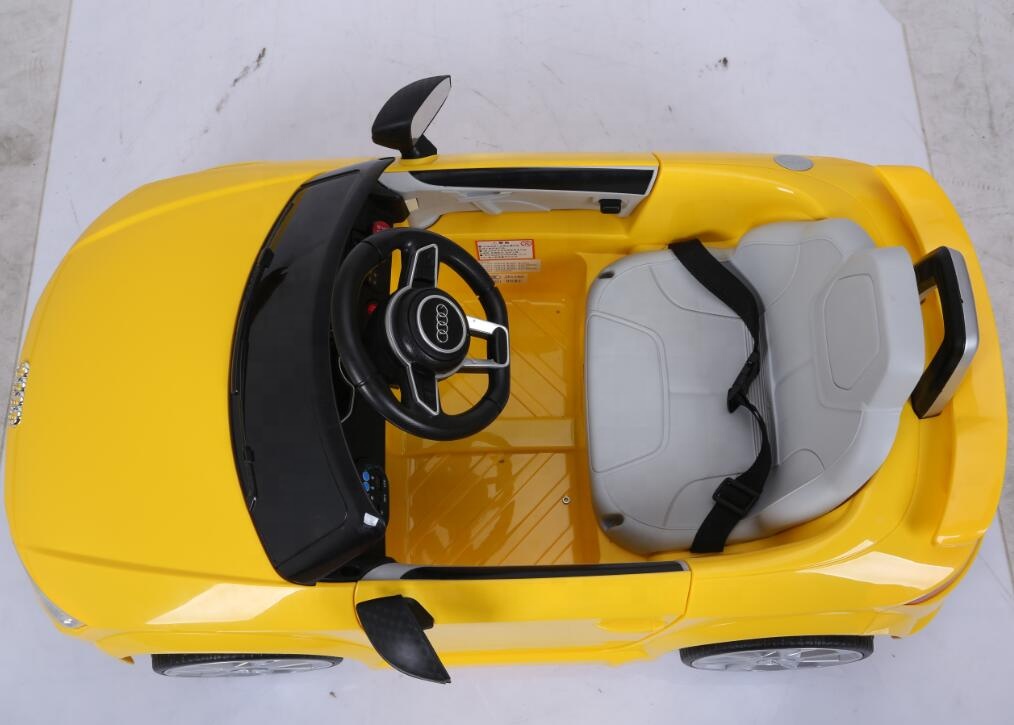 アウディ TT RS ライセンス取得済み キッズ電動乗用玩具 子供用