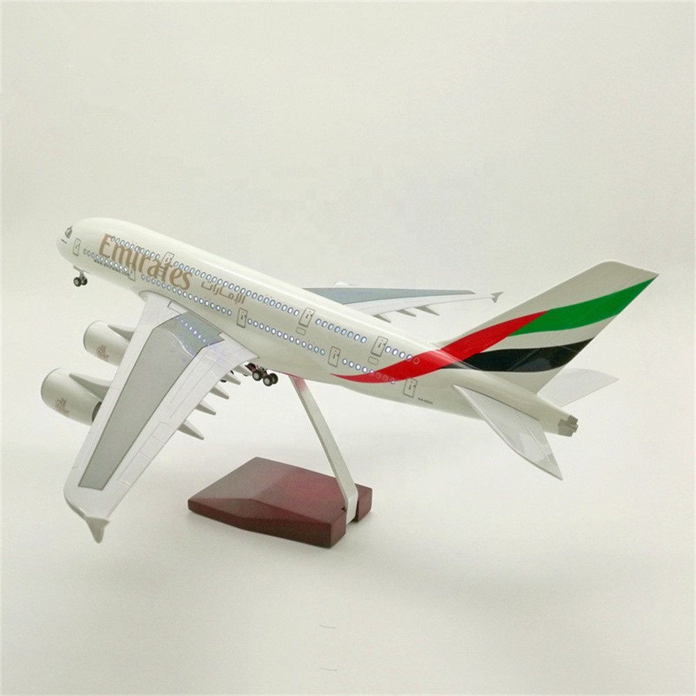 LED Flashing Rechargeable Scale 1:160 46cm A380 Emirates Model