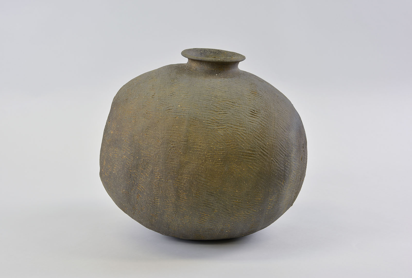 D000163-1965｜須恵器 俵形土器｜本間美術館所蔵作品データベース