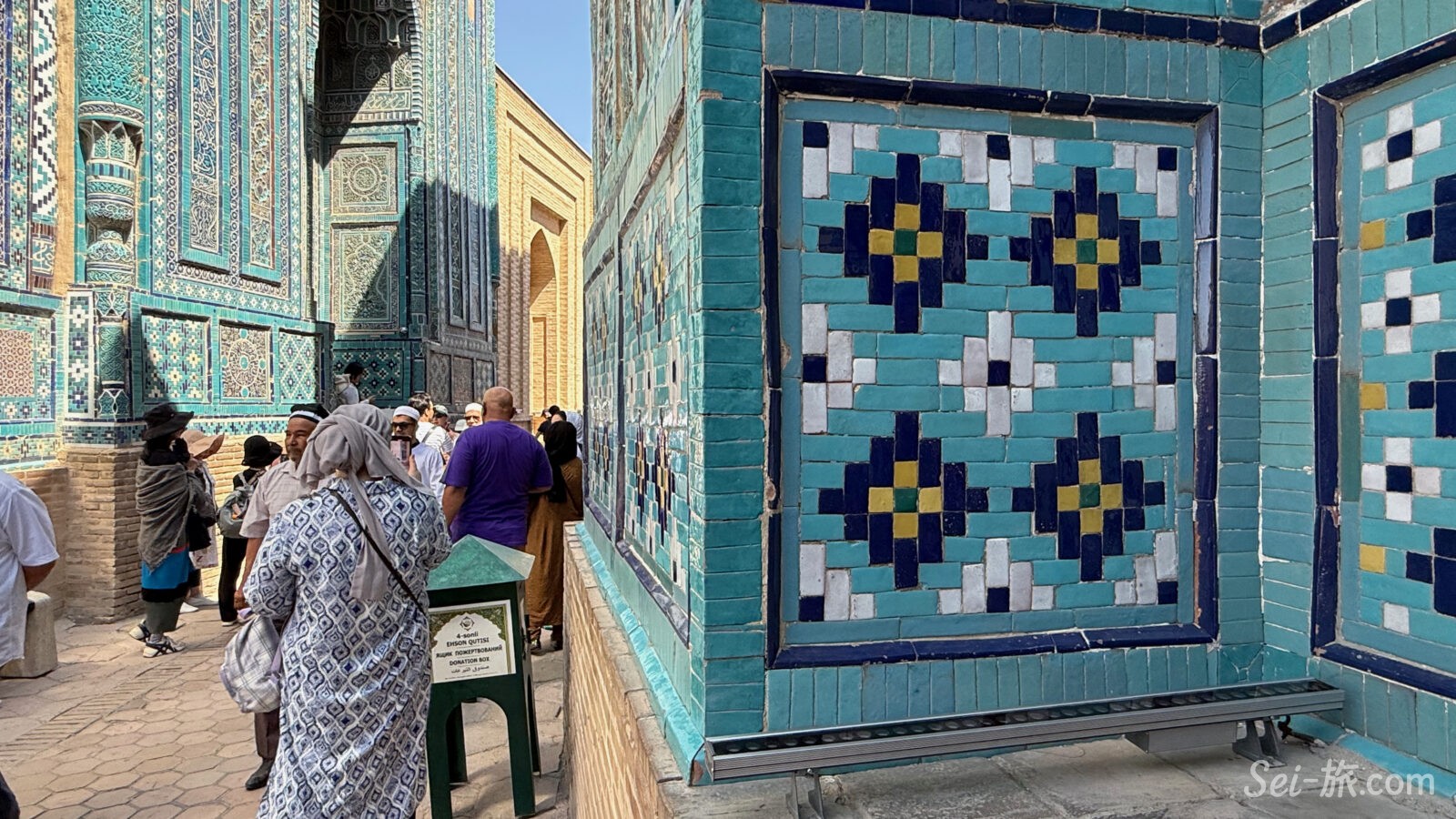 青い空と青の回廊「シャーヒ・ズィンダ廟群」を歩いてみる