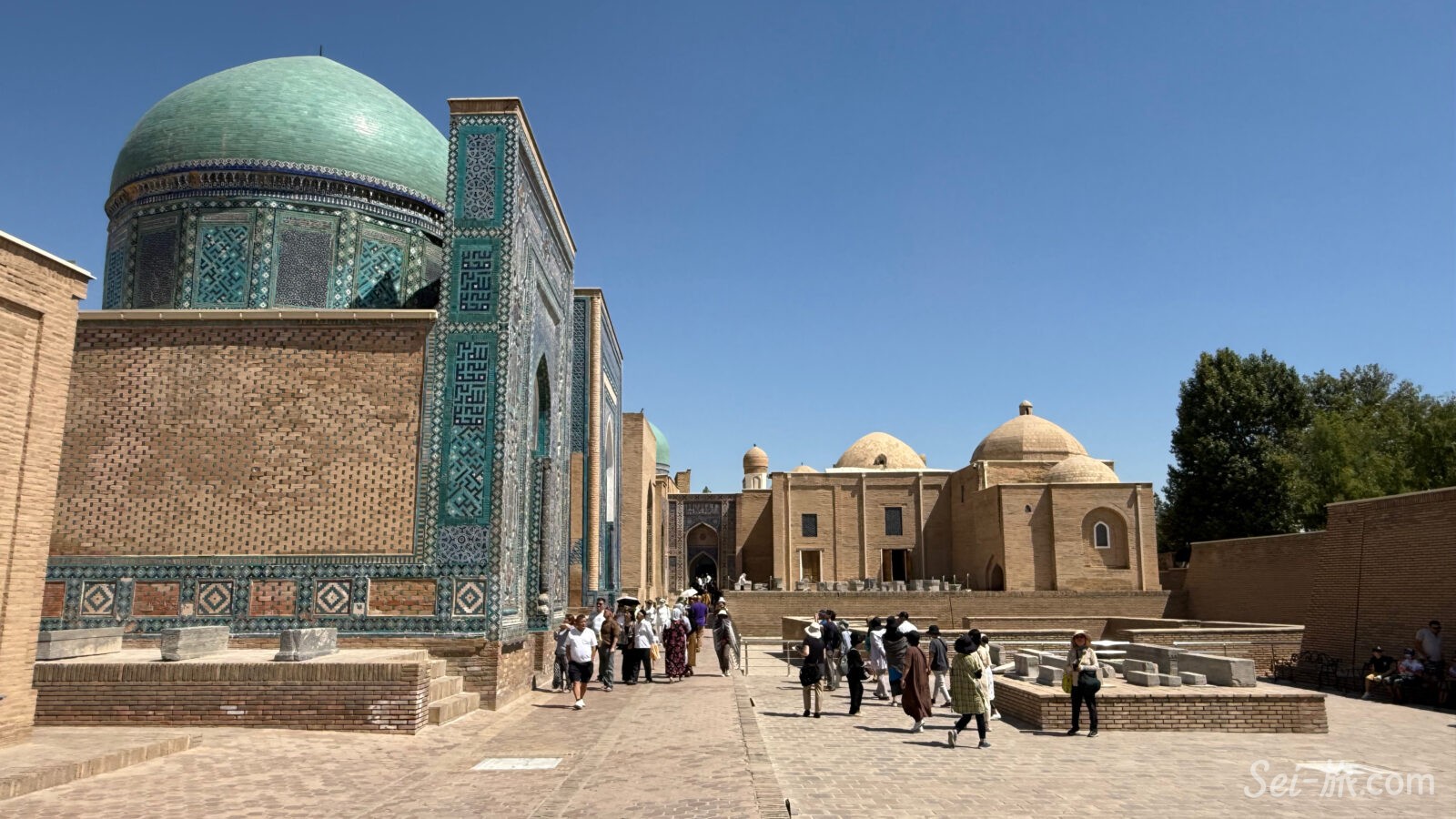 青い空と青の回廊「シャーヒ・ズィンダ廟群」を歩いてみる