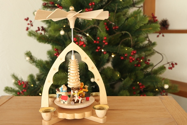 ピラミッド くまとおもちゃ – ドイツ・ザイフェンの木のおもちゃ seiffen