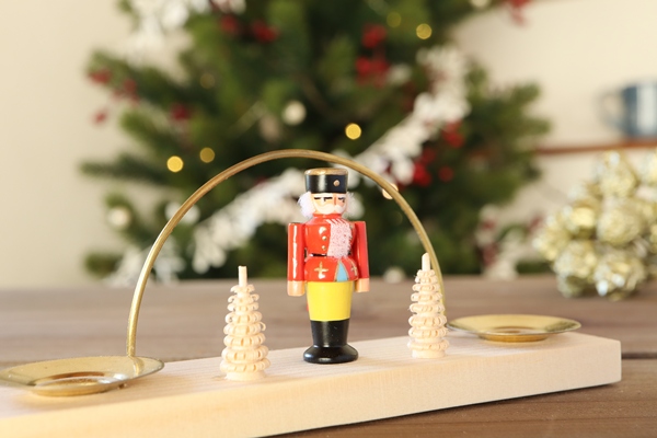 ミュラー聖歌隊と教会 – ドイツ・ザイフェンの木のおもちゃ seiffen