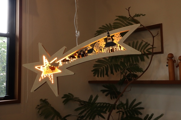 吊りライト流れ星 ザイフェン村 – ドイツ・ザイフェンの木のおもちゃ